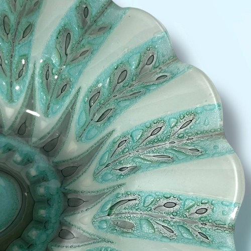 Vtg Signed Higgins 6.5” Fused Glass Fern Ruffled Ashtray Grey-Green & Baby Blue - Picture 5 of 10