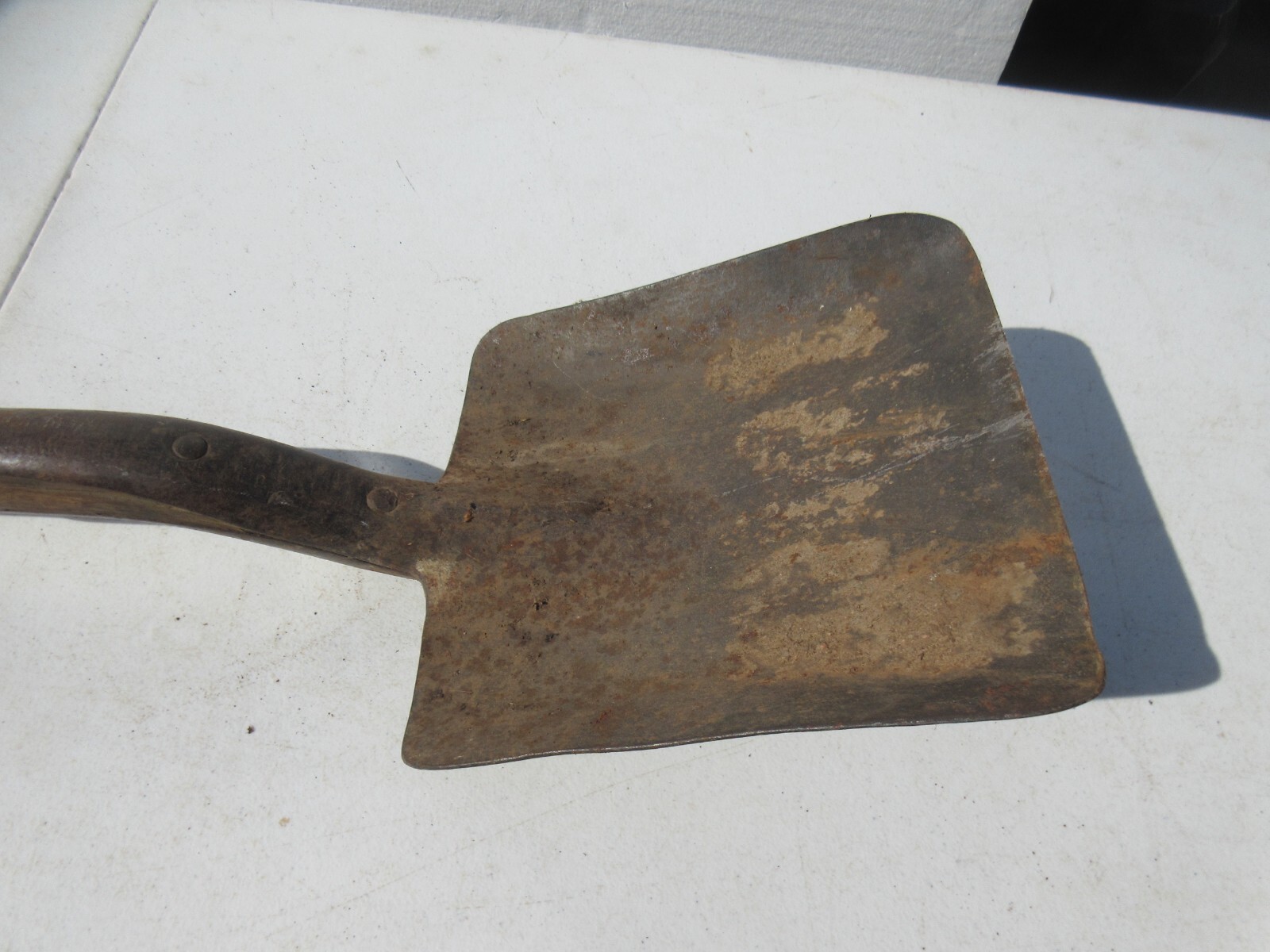 ANTIQUE BOLTON & JOHNSON COAL SHOVEL CAST IRON HANDLE BALDWIN COAL