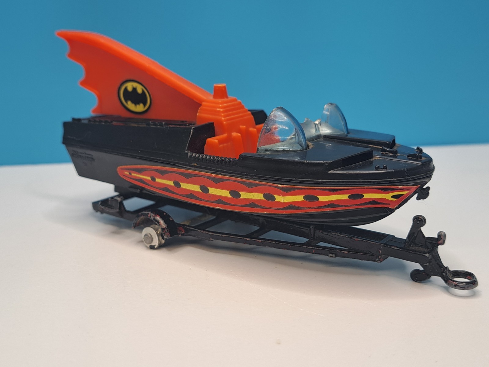 Corgi 107, Batboat - Free Price Guide & Review