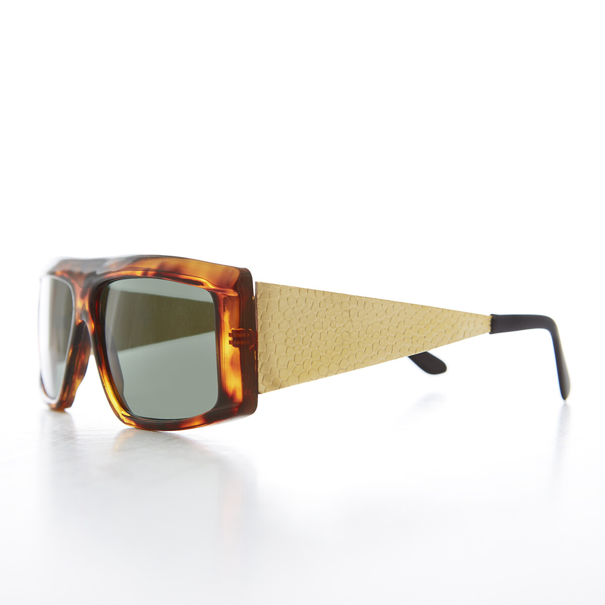 Tortoise Flat Top Rapper Sunglass with Gold Wide Temples 
