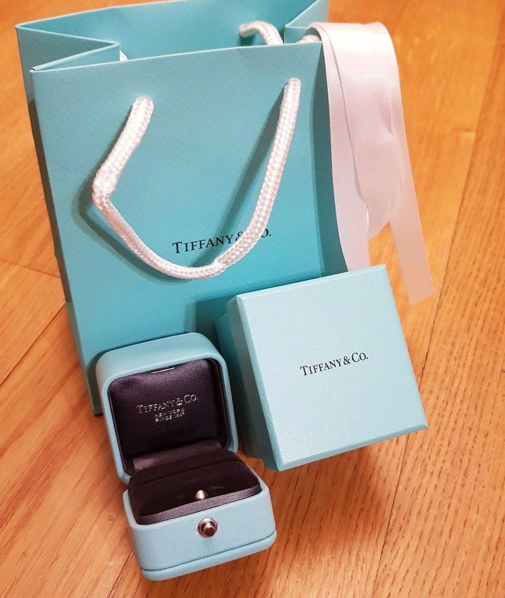 Tiffany & Co. Gift Box Packaging Pouch Iconic Engagement Ring Blue