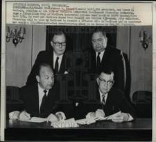 1968 Press Photo Robert W. Sarnoff and Romeo J. Gadbois sign $12 Million bond