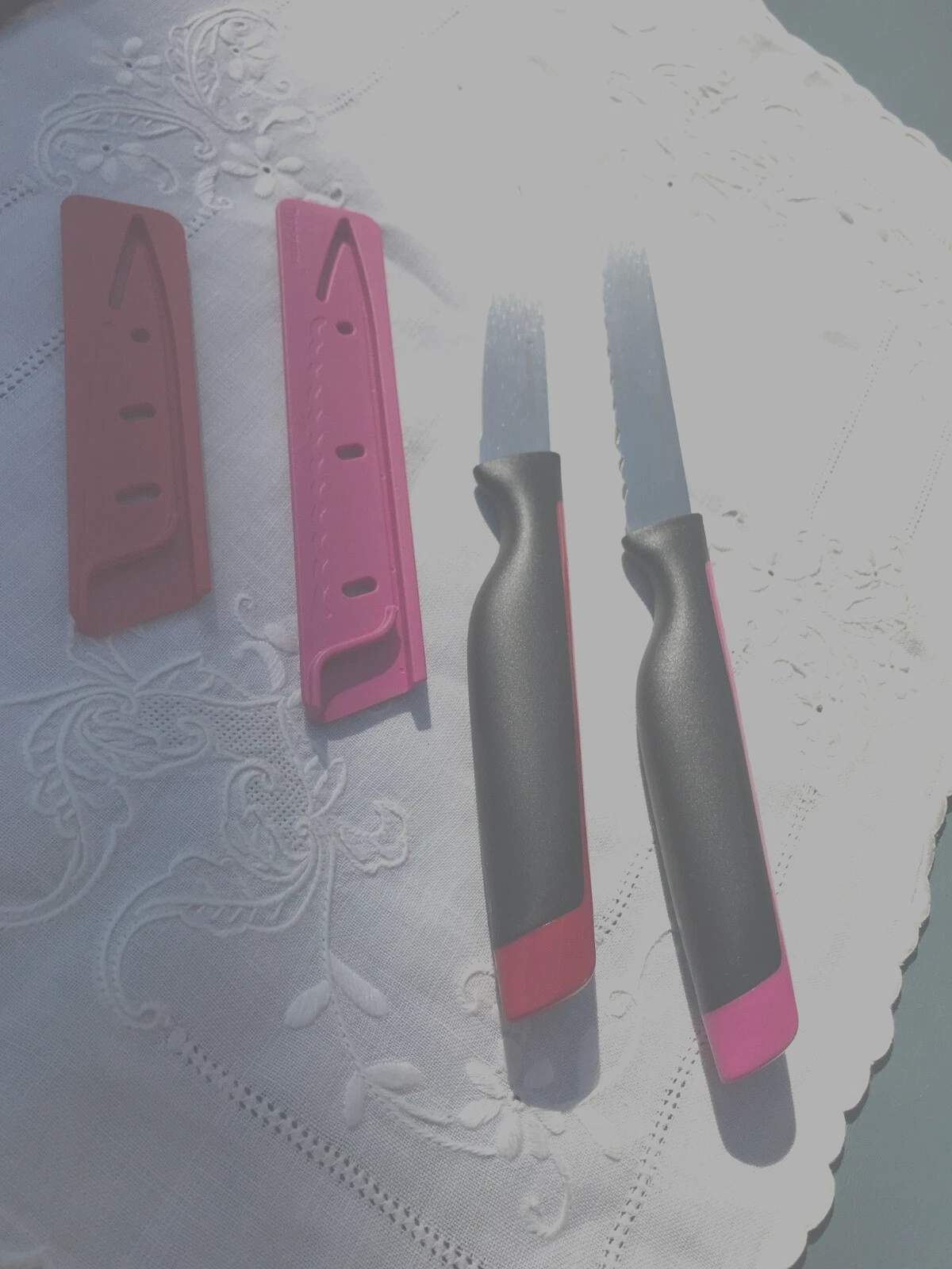 New Tupperware Universal utility and serrated knife set