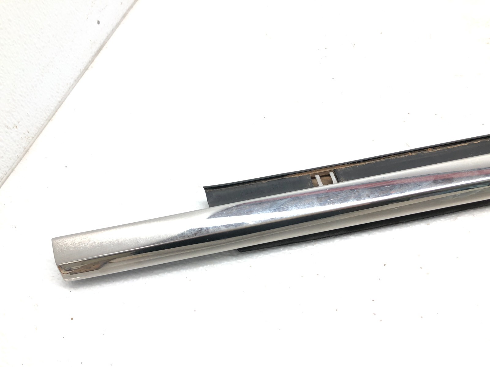 2014-2018 BENTLEY FLYING SPUR RIGHT PASS REAR DOOR WINDOW BELT MOLDING TRIM OEM