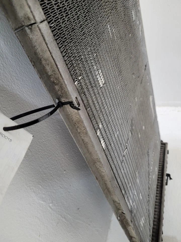 2005-2013 GMC SIERRA 1500 PICKUP Radiator 15841572 05-13 - Imagem 3 de 4