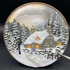Lighted Winter Cottage Scene Wall Plate 3D Relief Snowy Cabin Night Light 7” VTG