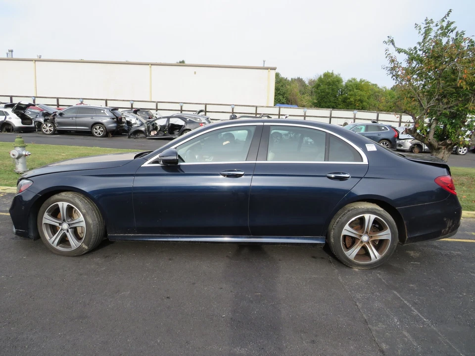 2017-2023 Mercedes-Benz E-CLASS RHHORN OEM 2135422700 - Image 2 of 4