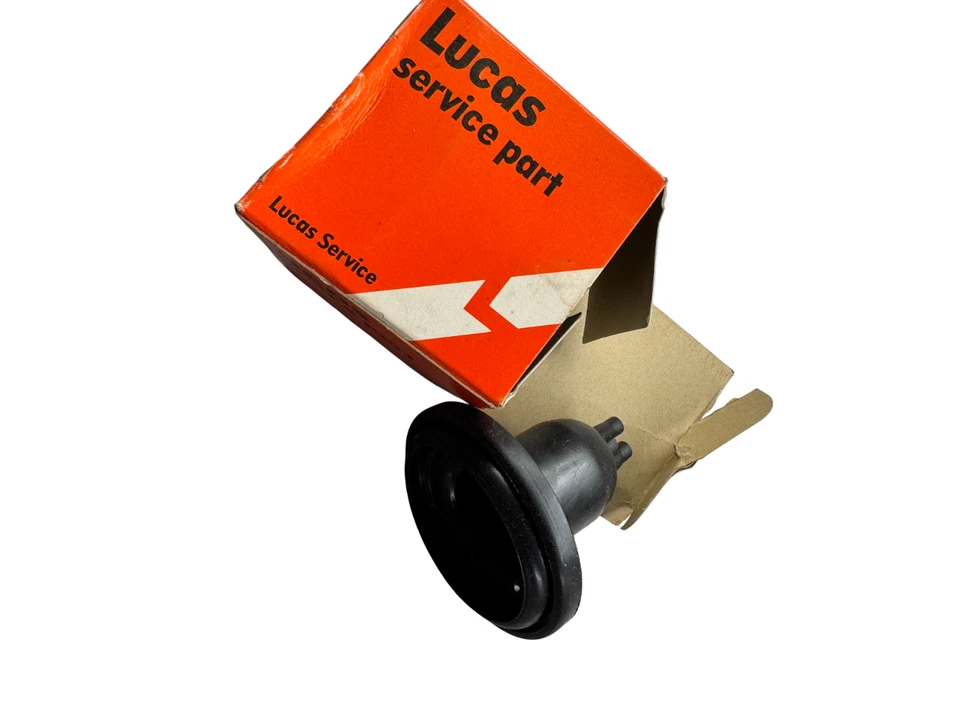 Резиновый корпус лампы NOS Lucas 576105 MGA Triumph Austin Healey - Изображение 4 из 4