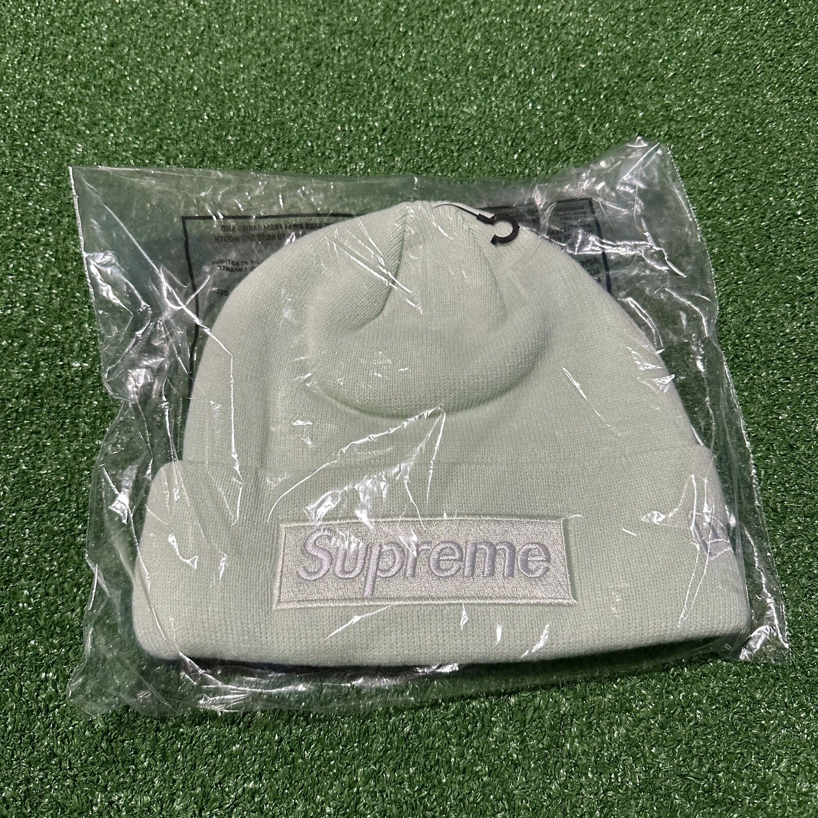 Supreme new era box logo beanie light green FW23