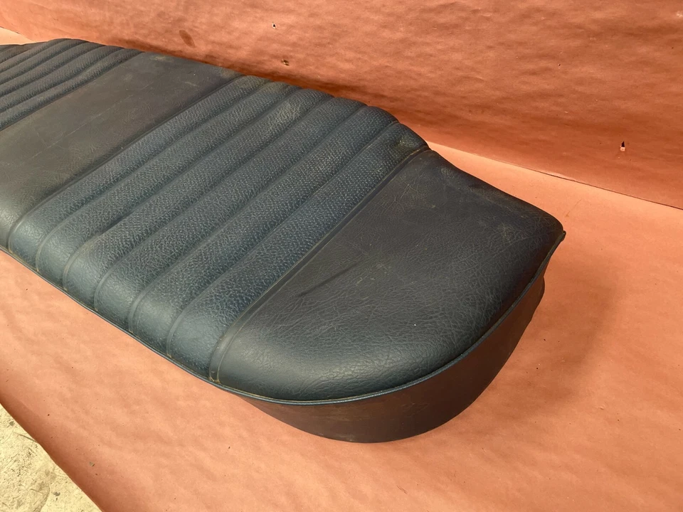 后底蓝色座椅梅赛德斯 280SE W108 W109 (1965 - 1973) — 第 2/4 张图片