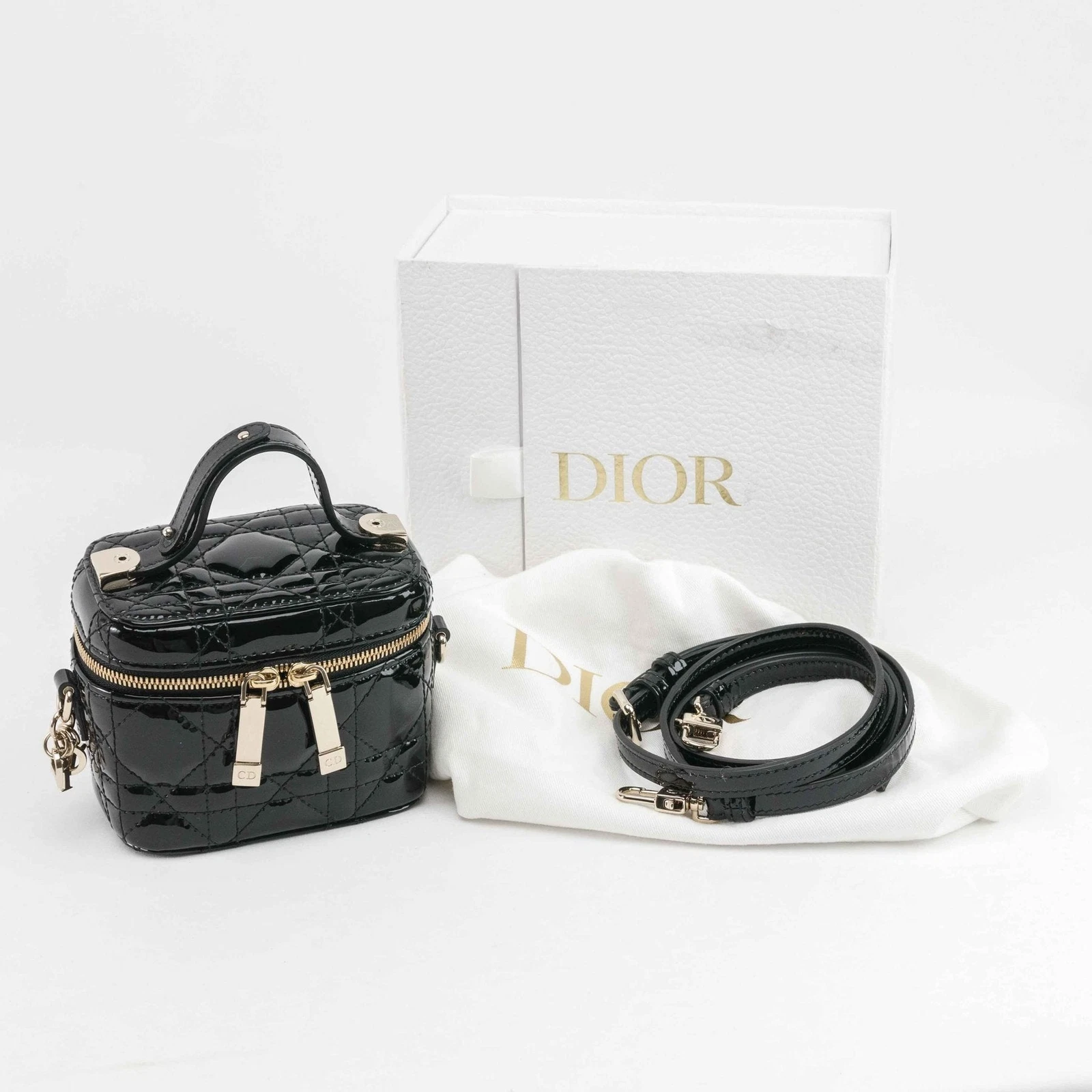 CHRISTIAN DIOR Vanité Cannage en peau d'agneau Micro Lady Dior en noir