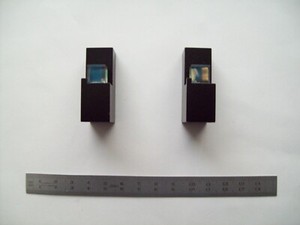 Polarizing beam splitter cube set (2 pcs), 670 nm, 10 mm, by Reynard Corp., USA 