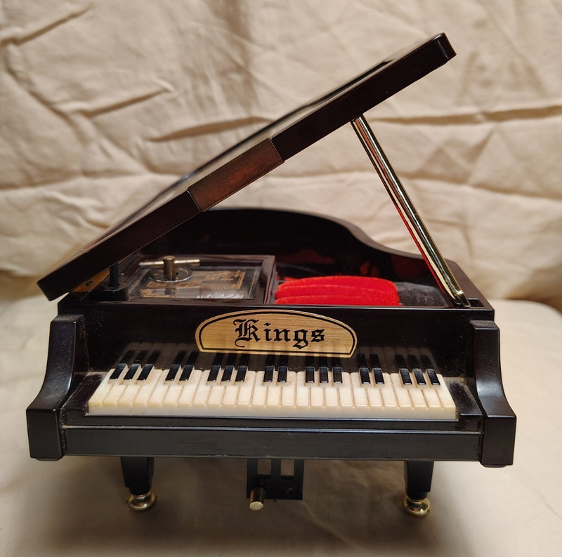 Miniature  Vintage Kings Grand Piano Box