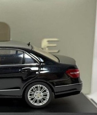 Mercedes-Benz 1/43 W212 E-Class Black Diecast Model Car