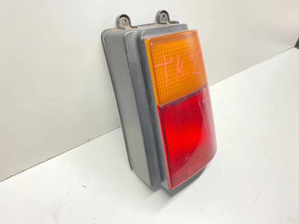 1989-1998 MAZDA MPV REAR RIGHT PASSENGER SIDE TAIL LIGHT LAMP OEM, 166-58506 - Image 4 of 4