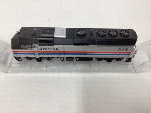 Rapido 80537 escala HO “Amtrak” F40PH con DCC y Sound Rd. #225 | Condition: New