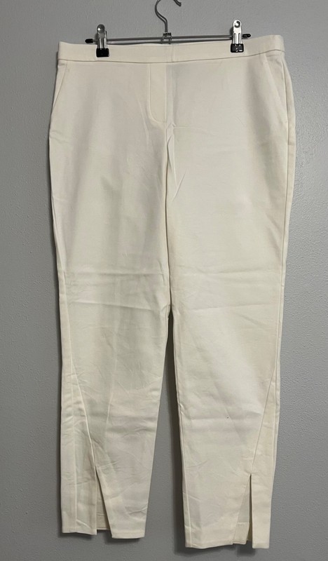 Vince Camuto crop/capri pants Size S White