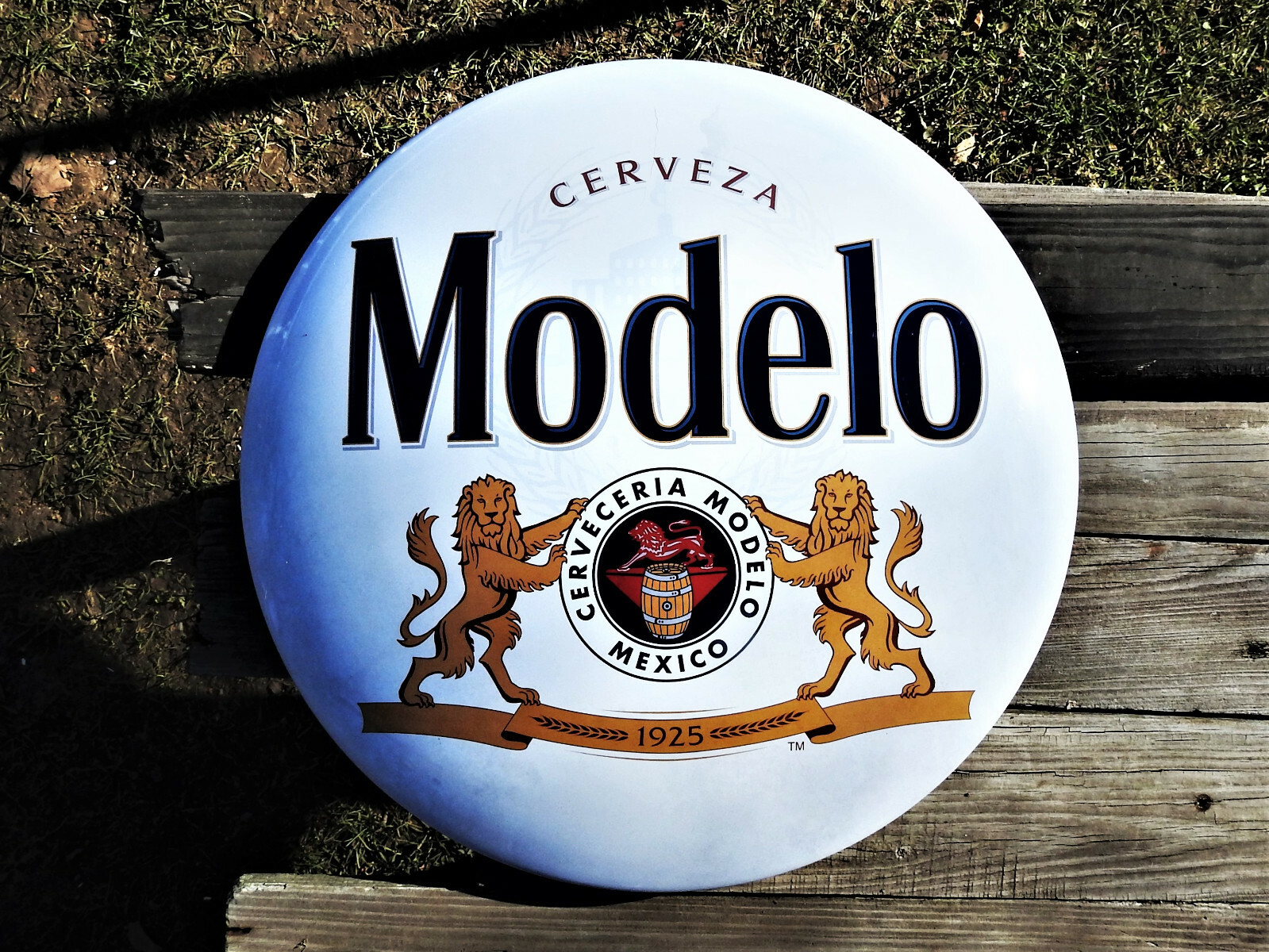 Modelo Domed Button Tin Metal Sign - Light - Cerveza - Mexican
