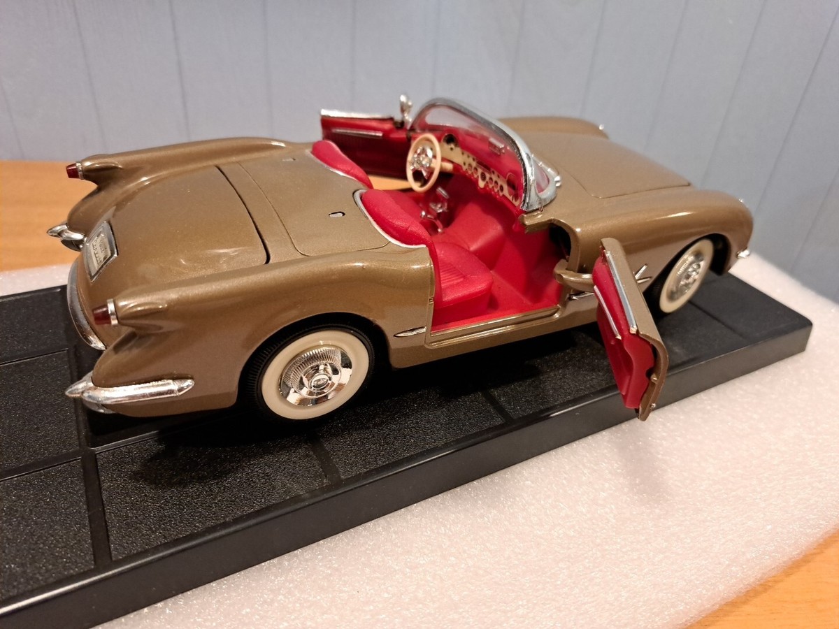 自動車 MIRA Solido Chevrolet Corvette coupe 1953 Chevrolet Corvette Convertible - 1/18 Scale Mira Solido