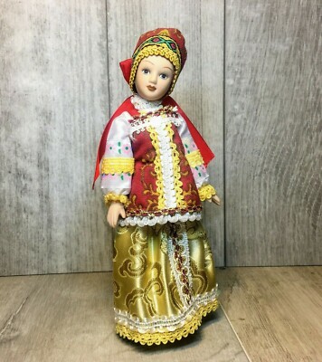   Collection of dolls in folk costume Summer costume of the Kostroma province