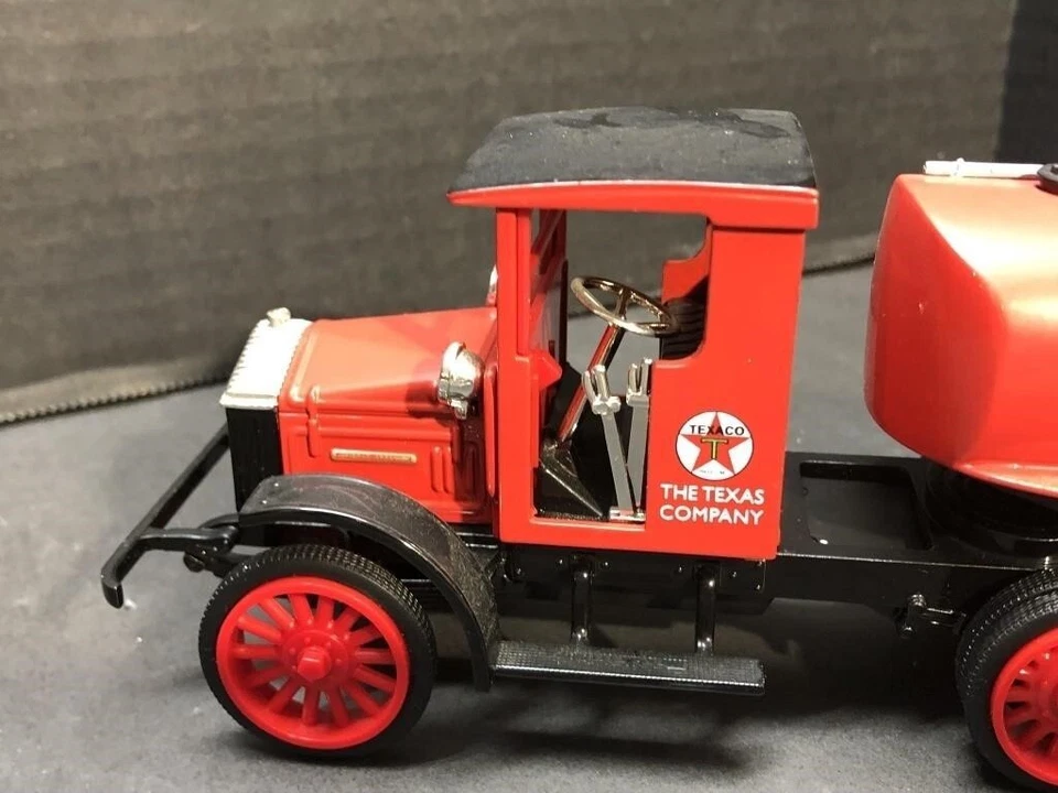 Camión cisterna Ertl 1920 Texaco Pierce 1999 cabina flecha banco de monedas #16 diecast con llave Foto 3 de 4