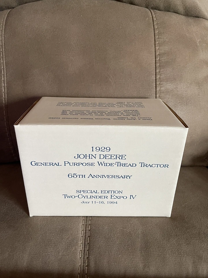 1/16 John Deere 1929 General Purpose Wide Tread Tractor, 2 Cylinder Club 1994 - Image 2 of 3