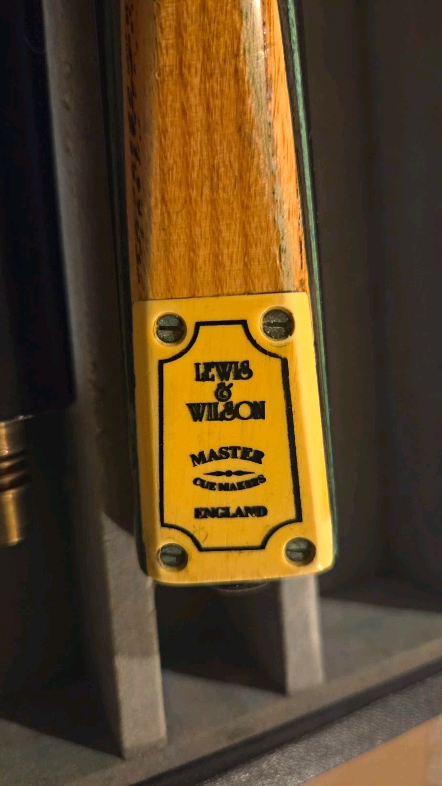 Lewis & Wilson Master Snooker Cue - 2 Piece + 2 Extensions & Hard Case