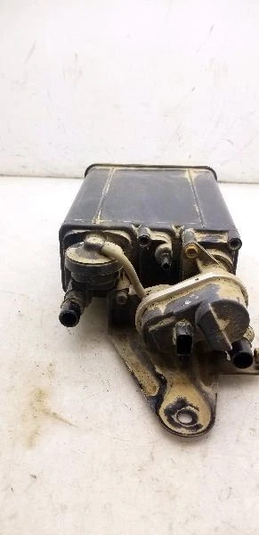 Toyota Tacoma 2009 4,0 L 6 cilindros montaje de bote de vapor de combustible Foto 3 de 4