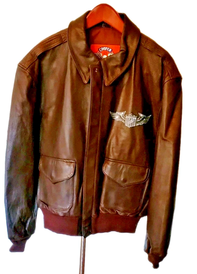 Chaqueta de cuero Cooper USA A-2 Flight Tribute, arte de nariz de la Segunda Guerra Mundial 44R Foto 2 de 4