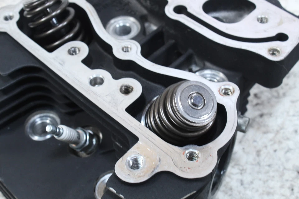 Harley-Davidson Road King Classic 2005 FLHRCI culata delantera 16722-05 Foto 2 de 4