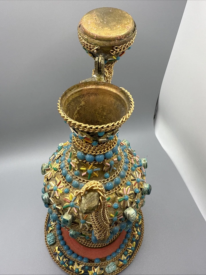 Jarra de agua sintética vintage de latón de Oriente Medio con cuentas a mano con oro y turquesa Foto 3 de 4