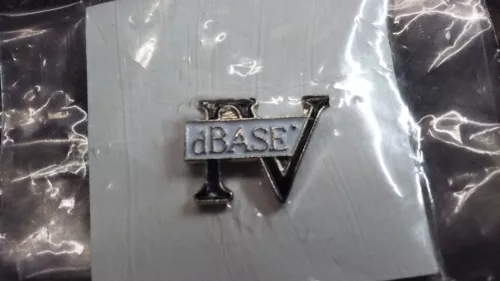 dBase IV  vintage Pin badge