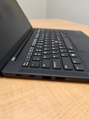 第11世代Core i5 ThinkPad X1 Carbon Gen9 ThinkPad X1 Carbon Gen 11 | 14 inch ultralight, super