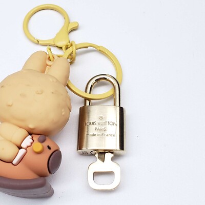 Louis Vuitton ロックとキー キーホルダー Authentic Louis Vuitton Lock & Key with Labubu Keychain, Keycharm