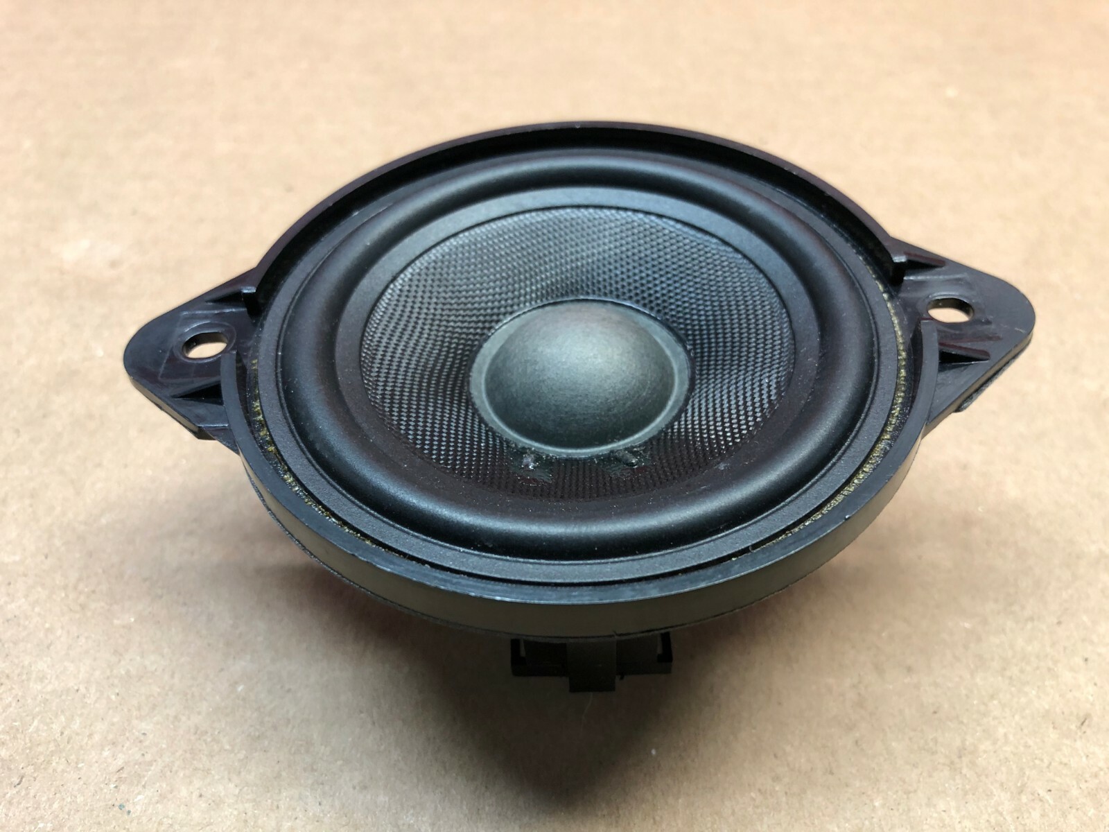 audi q5 subwoofer