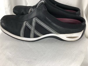 black slip on tennis shoes