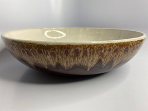 Vintage-Serving-Bowl-USA-Pottery-Brown-Drip-Glaze-13-Signed-amp-Numbered-907