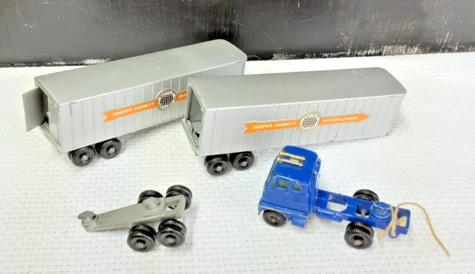 1962 Lesney Major Pack No 9 Hendrickson Tractor - Double Freighter - Image 3 of 4