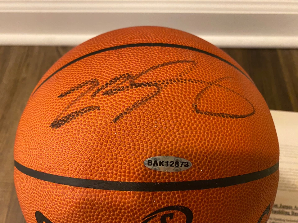 Lebron James UDA Upper Deck Signed Autograph Spalding NBA Basketball BAK12873 - Image 2 of 4