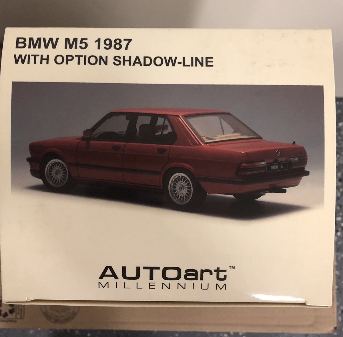 AUTOart MILLENIUM BMW M5 E28 1987 Shadow-Line Zinnober Red 1 AUTOart MILLENIUM BMW M5 E28 1987 Shadow-Line Zinnober Red 1