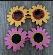 Sunglasses Flower Shape Pink or Yellow Daisy's Dark UV Lens New