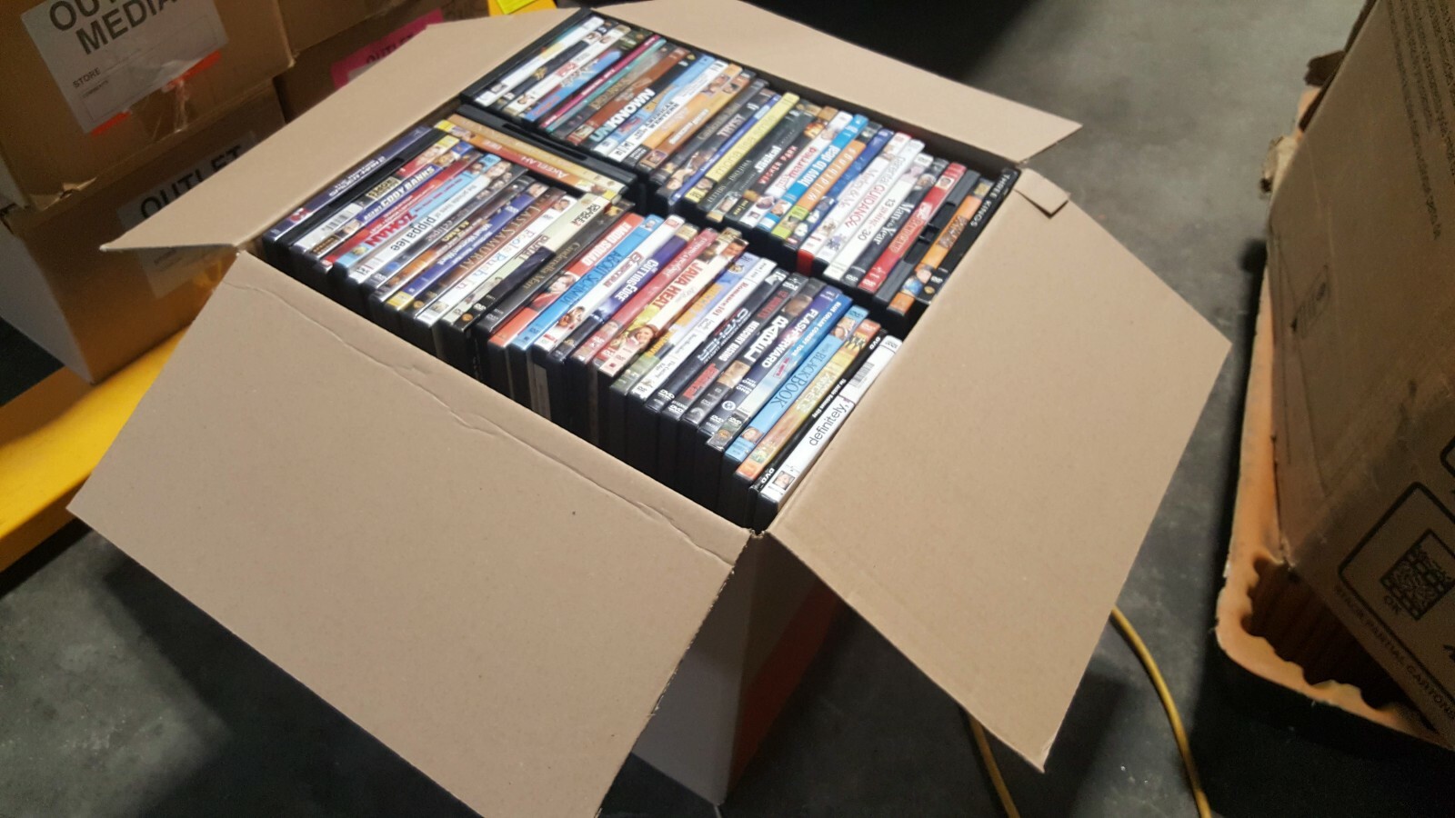 100 Wholesale lot dvd movies assorted bulk Free Shipping Video Dvds CHEAP