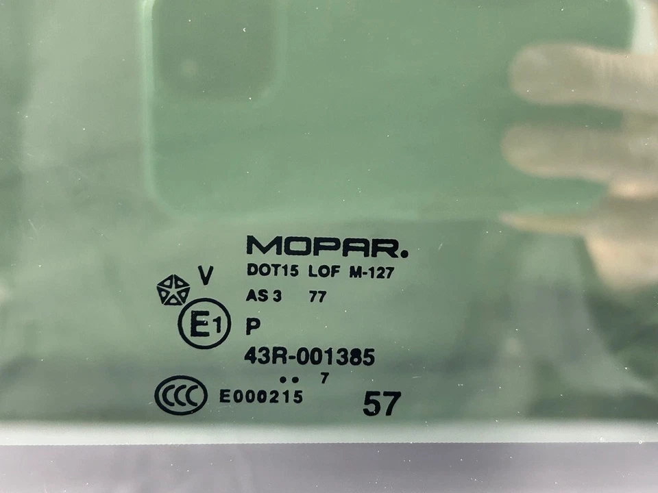 Jeep Commander 2006-10 techo corredizo delantero panel de vidrio montaje de ventana Mopar Foto 4 de 4