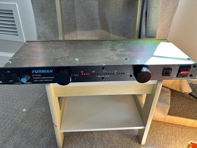 Furman PL-PLUS Eight Outlet Power Conditioner and Light Module 7Z37