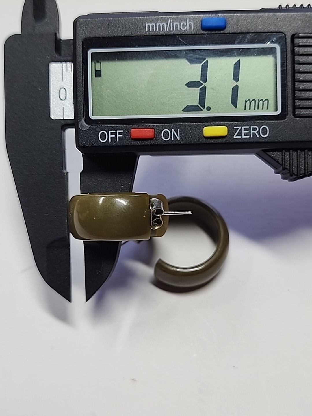 Spinach Solid Green Bakelite Round Half Hoop Pier… - image 10