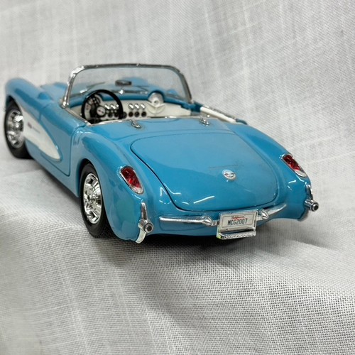 1957 Chevrolet Corvette Convertible 1:18 Scale Maisto Diecast Blue and White - Picture 11 of 17