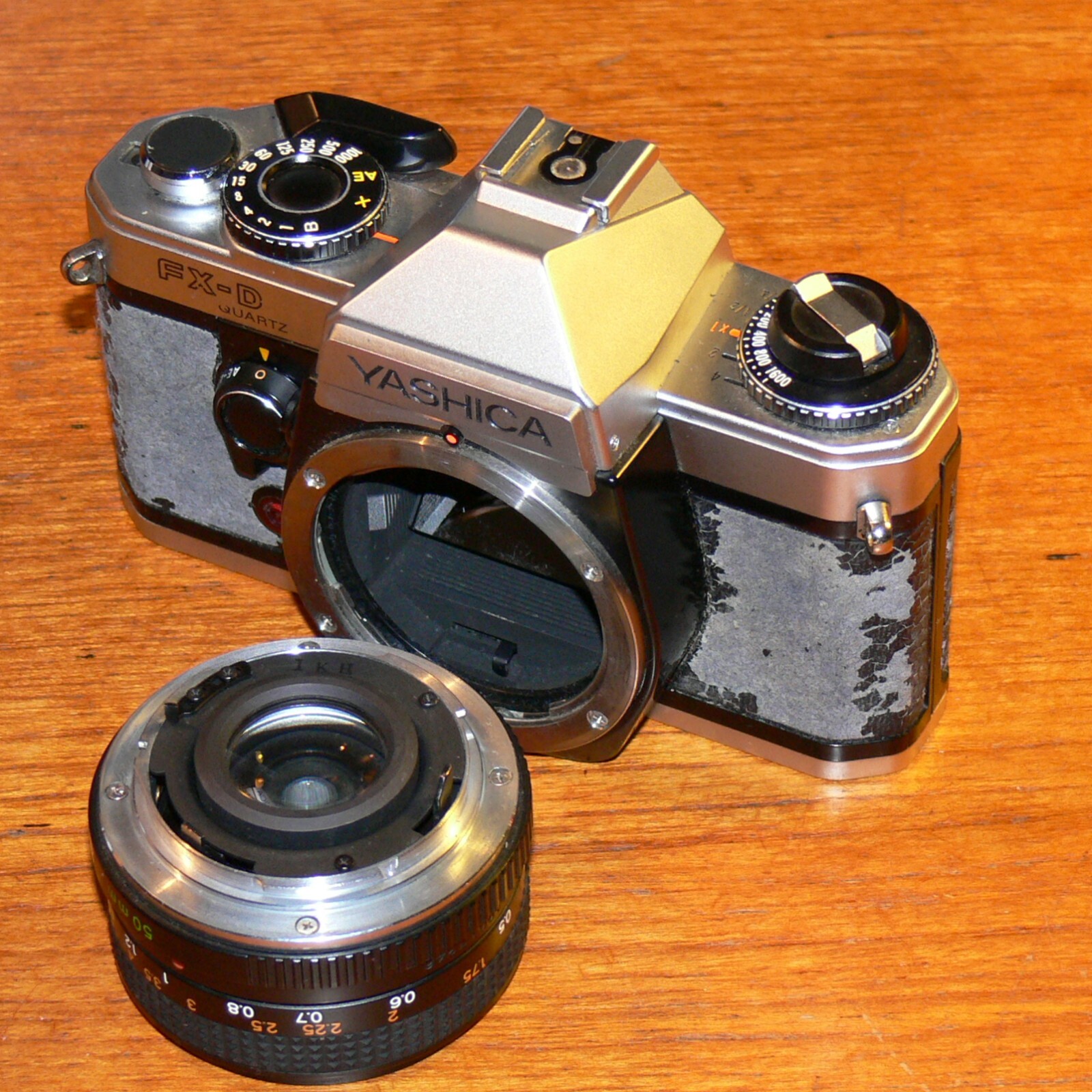 Yashica FX-D Quarz 35 mm Film Spiegelreflexkamera manueller Fokus mit 50 mm f2 ml Objektiv FEHLER - Bild 3 von 10