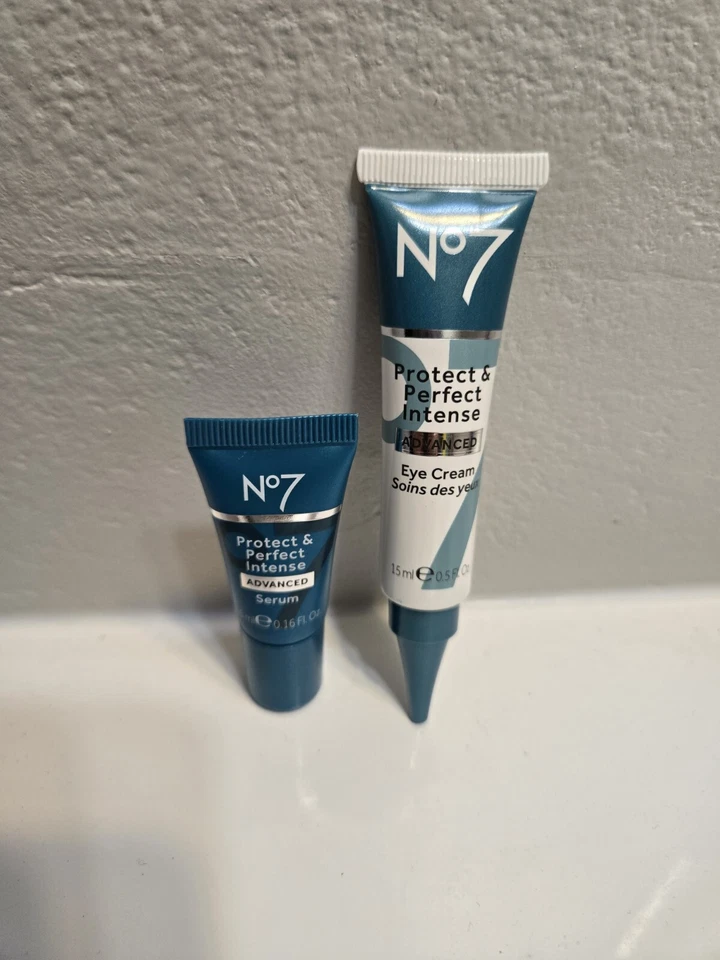 Creme para os olhos No7 Protect & Perfect Intense ADVANCED 0,5 oz (15 ml) e soro avançado - Imagem 2 de 3