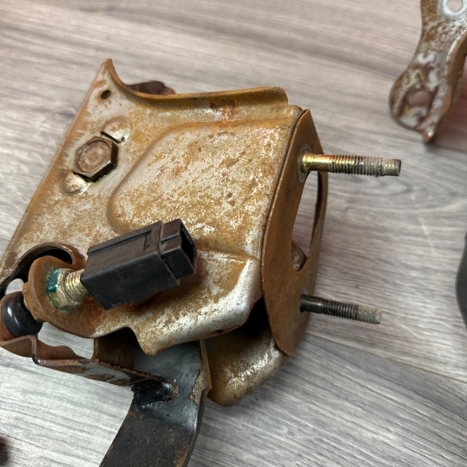 Juego de pedales de embrague y freno 91-94 Nissan Sentra SE-R - Transmisión manual - NX2000 Foto 2 de 4