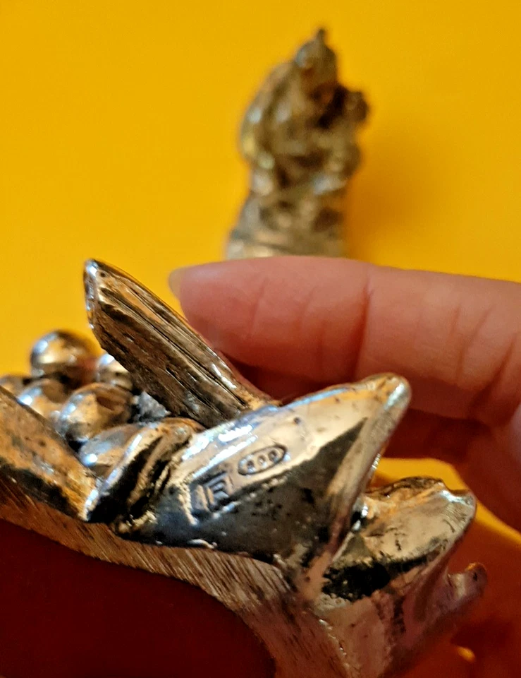 Soprammobili in lamina argento 800,  grappolo d'uva e vecchio scarpone - Immagine 3 di 4